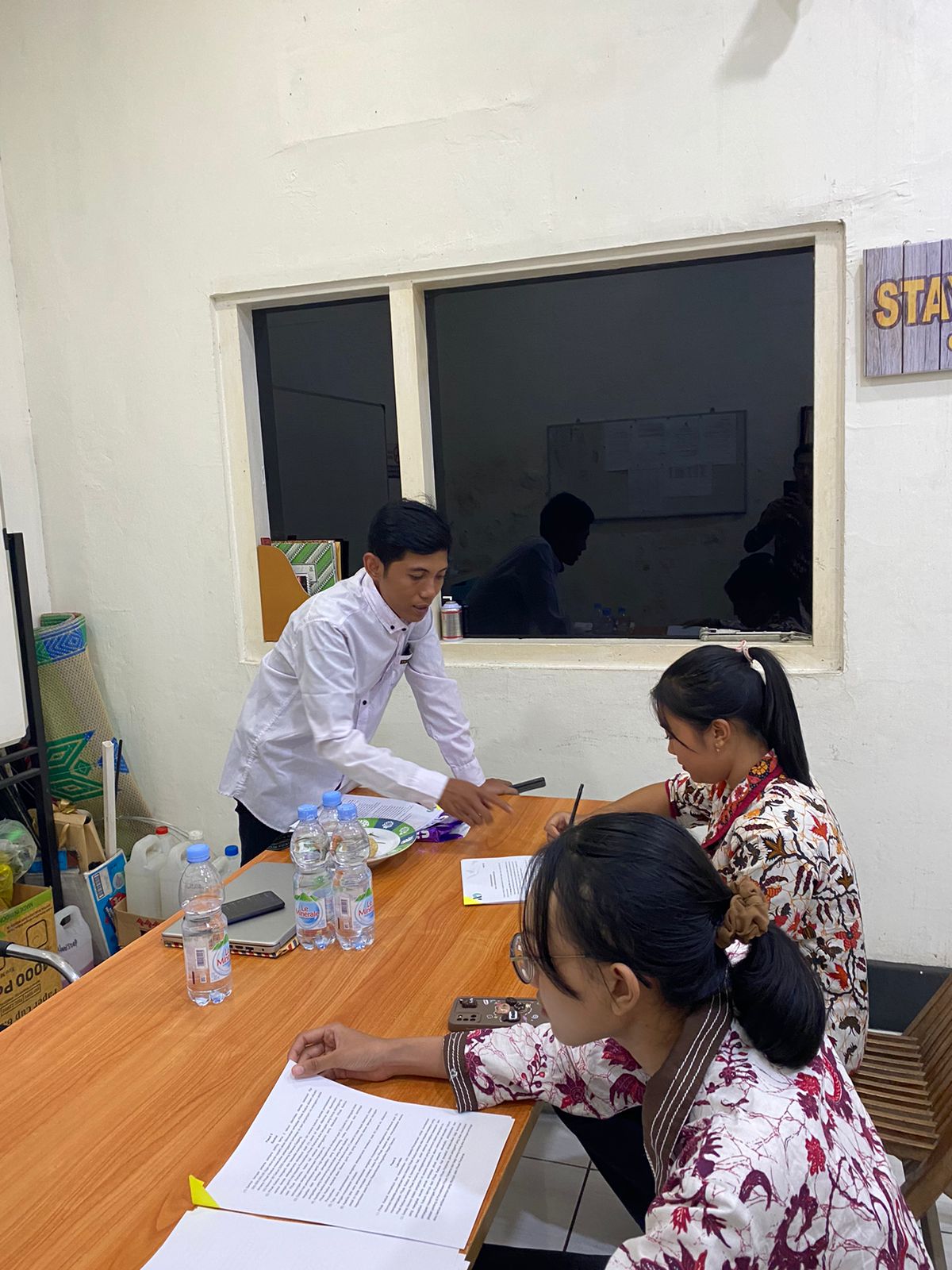 Mewakili dan mendampingi Tim HR pada PT Alfaomega Sehati Mitra (Joglo Semar) dalam penandatanganan Perjanjian Kerja dan Perjanjian Kerahasiaan